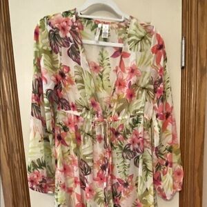 Beachwear By Japna Floral Swimsuit Coverup Tie Front Sz S.

4789 / F